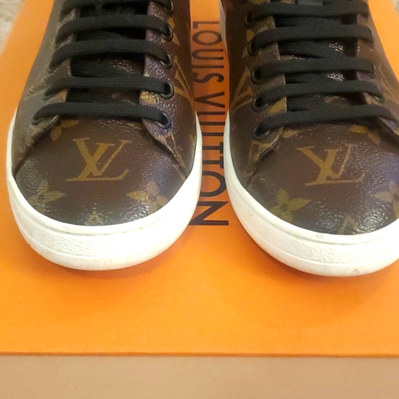 Louis Vuitton Monogram Sneakers - Picture 4 of 4